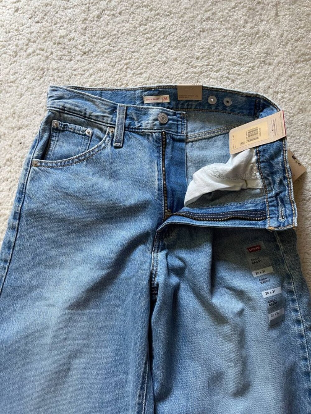 NWT Levi's Cinch Baggy High Rise Women's Jeans Size 26/31 - Picture 4 of 13